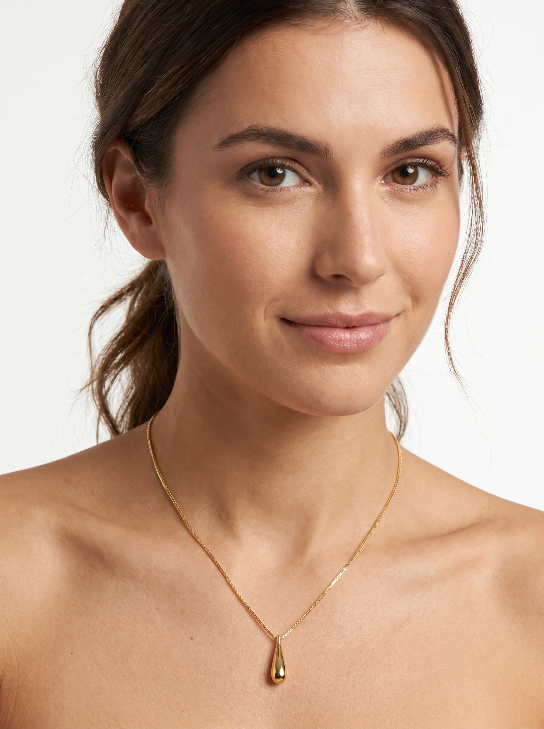 Teardrop-shaped necklace